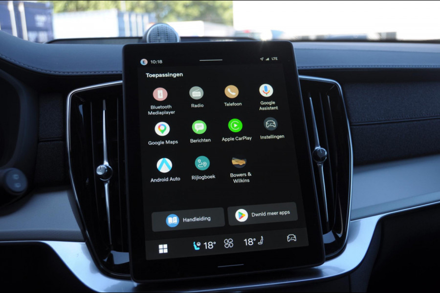Volvo XC90 T8 455PK Automaat AWD Ultra Black Edition / Stoelmassage - en ventilatie Luchtvering / Trekhaak / Panoramadak / Google services / Elektrisch bedienbare voorstoelen met geheugen / Stoelverwarming voor en achter