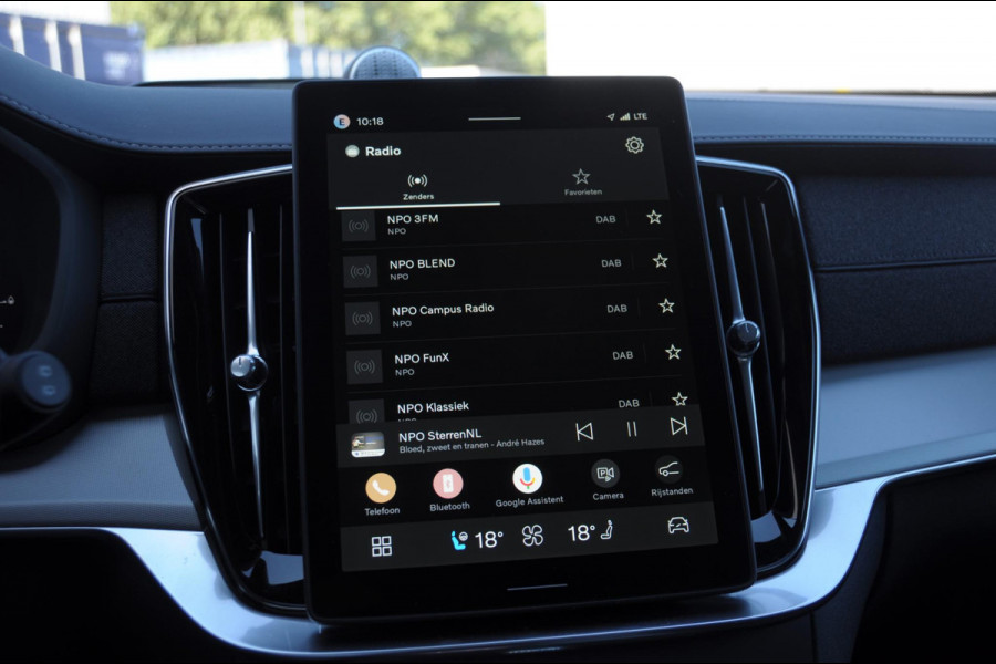 Volvo XC90 T8 455PK Automaat AWD Ultra Black Edition / Stoelmassage - en ventilatie Luchtvering / Trekhaak / Panoramadak / Google services / Elektrisch bedienbare voorstoelen met geheugen / Stoelverwarming voor en achter