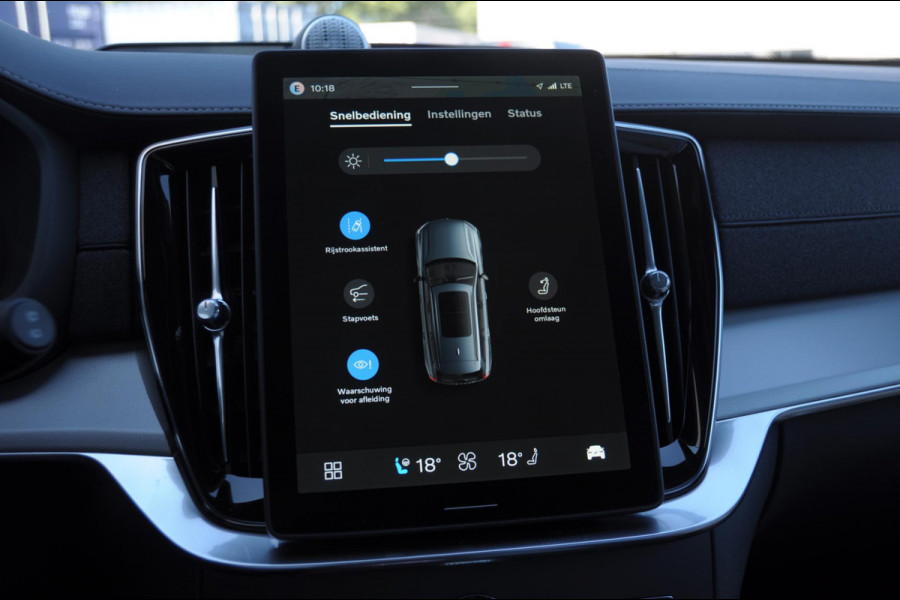 Volvo XC90 T8 455PK Automaat AWD Ultra Black Edition / Stoelmassage - en ventilatie Luchtvering / Trekhaak / Panoramadak / Google services / Elektrisch bedienbare voorstoelen met geheugen / Stoelverwarming voor en achter