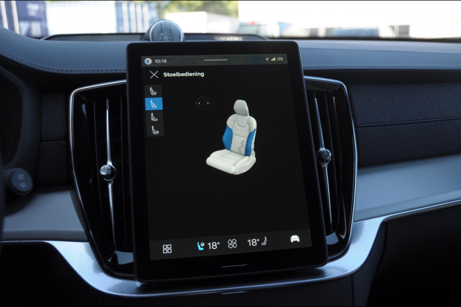 Volvo XC90 T8 455PK Automaat AWD Ultra Black Edition / Stoelmassage - en ventilatie Luchtvering / Trekhaak / Panoramadak / Google services / Elektrisch bedienbare voorstoelen met geheugen / Stoelverwarming voor en achter