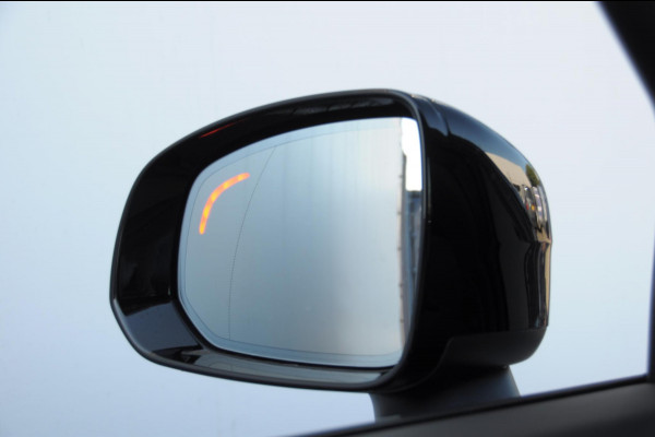 Volvo XC90 T8 455PK Automaat AWD Ultra Black Edition / Stoelmassage - en ventilatie Luchtvering / Trekhaak / Panoramadak / Google services / Elektrisch bedienbare voorstoelen met geheugen / Stoelverwarming voor en achter