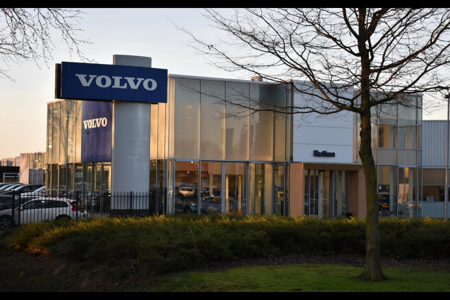 Volvo XC90 T8 455PK Automaat AWD Ultra Black Edition / Stoelmassage - en ventilatie Luchtvering / Trekhaak / Panoramadak / Google services / Elektrisch bedienbare voorstoelen met geheugen / Stoelverwarming voor en achter