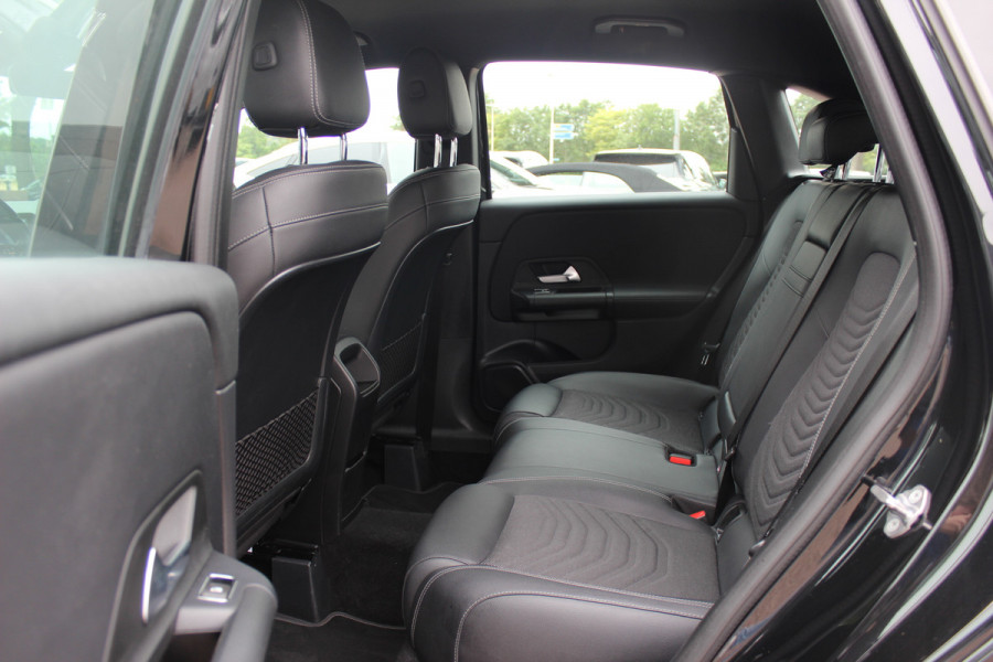 Mercedes-Benz B-Klasse 180 Business Solution / Camera / CarPlay / Half leder / 16'' / Cruise Control