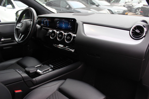 Mercedes-Benz B-Klasse 180 Business Solution / Camera / CarPlay / Half leder / 16'' / Cruise Control