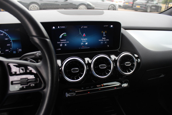 Mercedes-Benz B-Klasse 180 Business Solution / Camera / CarPlay / Half leder / 16'' / Cruise Control
