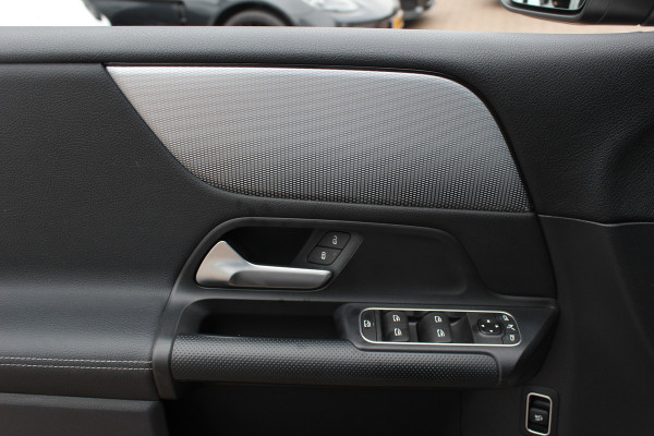 Mercedes-Benz B-Klasse 180 Business Solution / Camera / CarPlay / Half leder / 16'' / Cruise Control