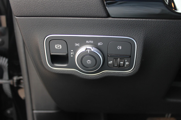 Mercedes-Benz B-Klasse 180 Business Solution / Camera / CarPlay / Half leder / 16'' / Cruise Control
