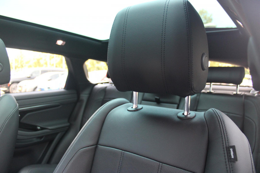 Land Rover Range Rover Evoque 1.5 P300e AWD 309PK R-DYNAMIC SE | PANORAMADAK | ELEKTRISCH VERSTELBARE VOORSTOELEN  LEDEREN BEKLEDING | 20" LICHTMETALEN VELGEN | KEYLESS ENTRY / START | EXTRA GETINTE ACHTERRUITEN | FULL LED KOPLAMPEN | LED ACHTERLICHTEN | ADAPTIVE CRUISE CONTROL | APPLE CARPLAY | ACHTERKLEP ELEKTRISCH BEDIENBAAR |