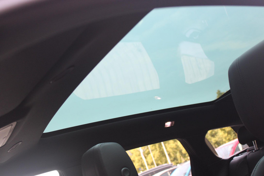 Land Rover Range Rover Evoque 1.5 P300e AWD 309PK R-DYNAMIC SE | PANORAMADAK | ELEKTRISCH VERSTELBARE VOORSTOELEN  LEDEREN BEKLEDING | 20" LICHTMETALEN VELGEN | KEYLESS ENTRY / START | EXTRA GETINTE ACHTERRUITEN | FULL LED KOPLAMPEN | LED ACHTERLICHTEN | ADAPTIVE CRUISE CONTROL | APPLE CARPLAY | ACHTERKLEP ELEKTRISCH BEDIENBAAR |