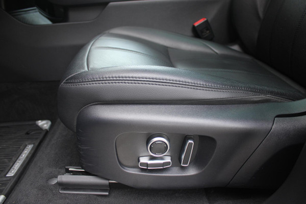 Land Rover Range Rover Evoque 1.5 P300e AWD 309PK R-DYNAMIC SE | PANORAMADAK | ELEKTRISCH VERSTELBARE VOORSTOELEN  LEDEREN BEKLEDING | 20" LICHTMETALEN VELGEN | KEYLESS ENTRY / START | EXTRA GETINTE ACHTERRUITEN | FULL LED KOPLAMPEN | LED ACHTERLICHTEN | ADAPTIVE CRUISE CONTROL | APPLE CARPLAY | ACHTERKLEP ELEKTRISCH BEDIENBAAR |