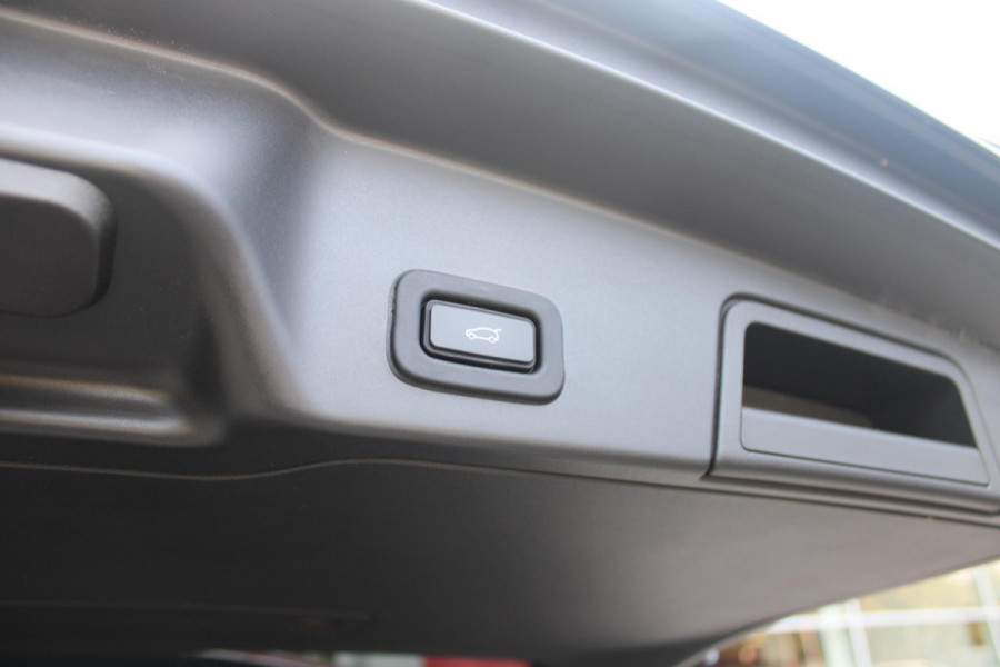 Land Rover Range Rover Evoque 1.5 P300e AWD 309PK R-DYNAMIC SE | PANORAMADAK | ELEKTRISCH VERSTELBARE VOORSTOELEN  LEDEREN BEKLEDING | 20" LICHTMETALEN VELGEN | KEYLESS ENTRY / START | EXTRA GETINTE ACHTERRUITEN | FULL LED KOPLAMPEN | LED ACHTERLICHTEN | ADAPTIVE CRUISE CONTROL | APPLE CARPLAY | ACHTERKLEP ELEKTRISCH BEDIENBAAR |