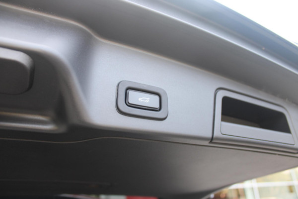 Land Rover Range Rover Evoque 1.5 P300e AWD 309PK R-DYNAMIC SE | PANORAMADAK | ELEKTRISCH VERSTELBARE VOORSTOELEN  LEDEREN BEKLEDING | 20" LICHTMETALEN VELGEN | KEYLESS ENTRY / START | EXTRA GETINTE ACHTERRUITEN | FULL LED KOPLAMPEN | LED ACHTERLICHTEN | ADAPTIVE CRUISE CONTROL | APPLE CARPLAY | ACHTERKLEP ELEKTRISCH BEDIENBAAR |