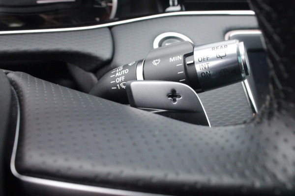 Land Rover Range Rover Evoque 1.5 P300e AWD 309PK R-DYNAMIC SE | PANORAMADAK | ELEKTRISCH VERSTELBARE VOORSTOELEN  LEDEREN BEKLEDING | 20" LICHTMETALEN VELGEN | KEYLESS ENTRY / START | EXTRA GETINTE ACHTERRUITEN | FULL LED KOPLAMPEN | LED ACHTERLICHTEN | ADAPTIVE CRUISE CONTROL | APPLE CARPLAY | ACHTERKLEP ELEKTRISCH BEDIENBAAR |