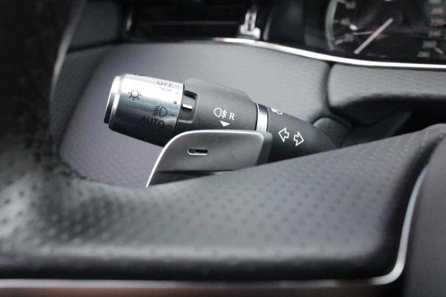 Land Rover Range Rover Evoque 1.5 P300e AWD 309PK R-DYNAMIC SE | PANORAMADAK | ELEKTRISCH VERSTELBARE VOORSTOELEN  LEDEREN BEKLEDING | 20" LICHTMETALEN VELGEN | KEYLESS ENTRY / START | EXTRA GETINTE ACHTERRUITEN | FULL LED KOPLAMPEN | LED ACHTERLICHTEN | ADAPTIVE CRUISE CONTROL | APPLE CARPLAY | ACHTERKLEP ELEKTRISCH BEDIENBAAR |