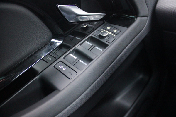 Land Rover Range Rover Evoque 1.5 P300e AWD 309PK R-DYNAMIC SE | PANORAMADAK | ELEKTRISCH VERSTELBARE VOORSTOELEN  LEDEREN BEKLEDING | 20" LICHTMETALEN VELGEN | KEYLESS ENTRY / START | EXTRA GETINTE ACHTERRUITEN | FULL LED KOPLAMPEN | LED ACHTERLICHTEN | ADAPTIVE CRUISE CONTROL | APPLE CARPLAY | ACHTERKLEP ELEKTRISCH BEDIENBAAR |