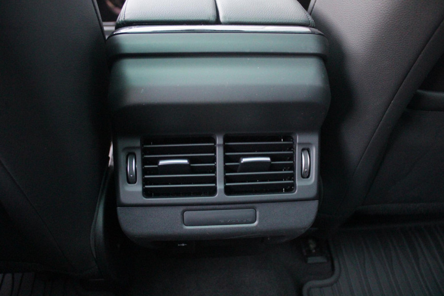 Land Rover Range Rover Evoque 1.5 P300e AWD 309PK R-DYNAMIC SE | PANORAMADAK | ELEKTRISCH VERSTELBARE VOORSTOELEN  LEDEREN BEKLEDING | 20" LICHTMETALEN VELGEN | KEYLESS ENTRY / START | EXTRA GETINTE ACHTERRUITEN | FULL LED KOPLAMPEN | LED ACHTERLICHTEN | ADAPTIVE CRUISE CONTROL | APPLE CARPLAY | ACHTERKLEP ELEKTRISCH BEDIENBAAR |