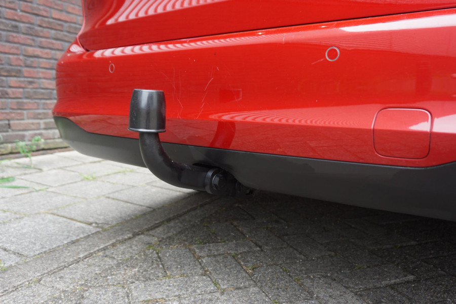 Ford FOCUS Wagon 1.0 EcoB. Hybrid Titanium X /Nwe All-Season banden /Trekhaak/WinterPack.