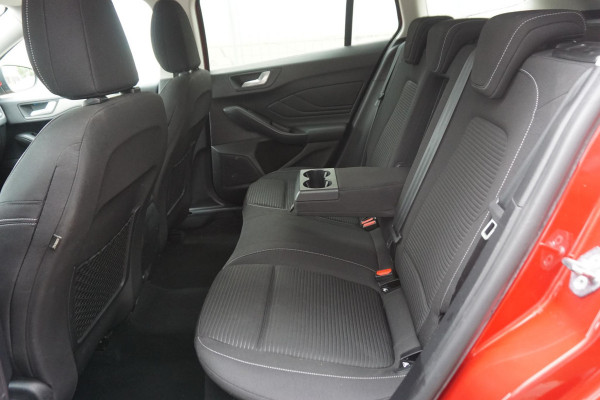 Ford FOCUS Wagon 1.0 EcoB. Hybrid Titanium X /Nwe All-Season banden /Trekhaak/WinterPack.
