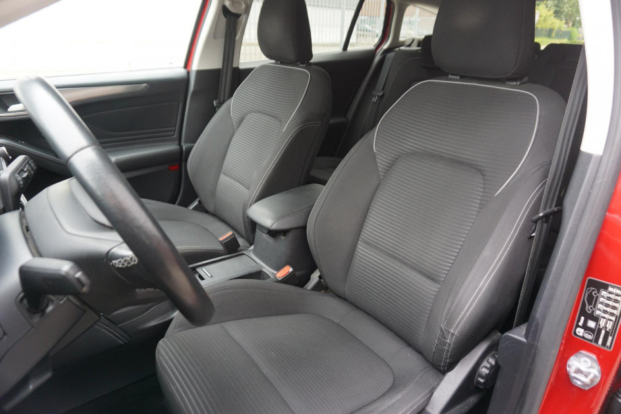 Ford FOCUS Wagon 1.0 EcoB. Hybrid Titanium X /Nwe All-Season banden /Trekhaak/WinterPack.