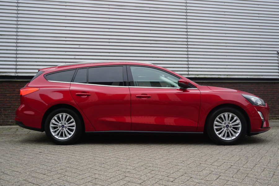 Ford FOCUS Wagon 1.0 EcoB. Hybrid Titanium X /Nwe All-Season banden /Trekhaak/WinterPack.