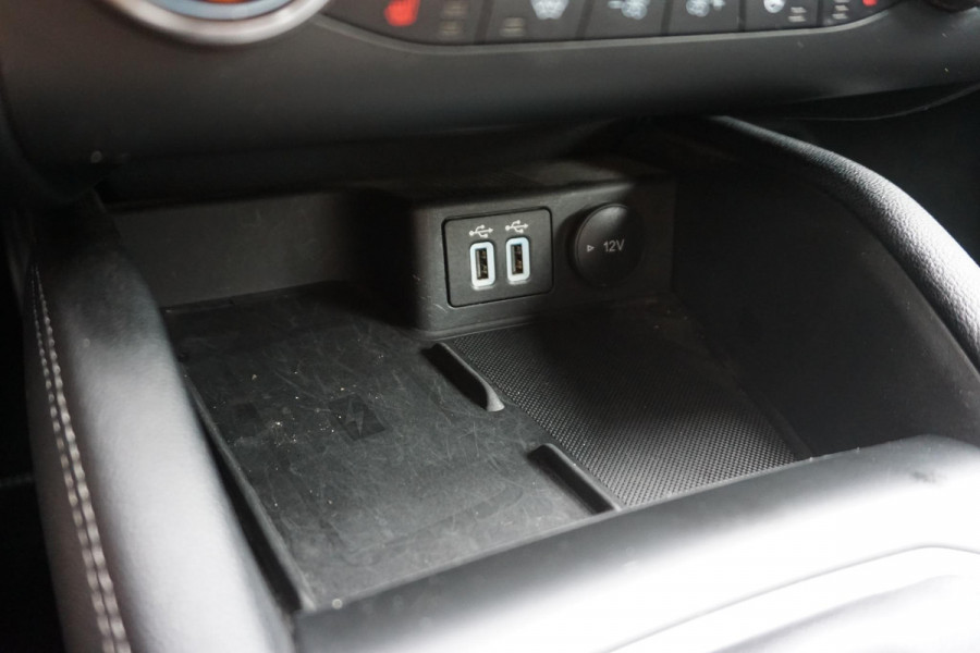 Ford FOCUS Wagon 1.0 EcoB. Hybrid Titanium X /Nwe All-Season banden /Trekhaak/WinterPack.