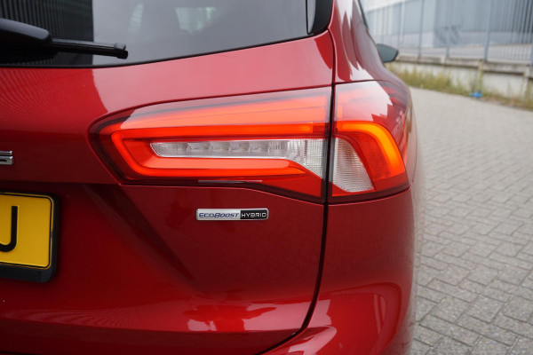 Ford FOCUS Wagon 1.0 EcoB. Hybrid Titanium X /Nwe All-Season banden /Trekhaak/WinterPack.