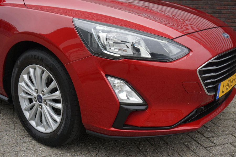 Ford FOCUS Wagon 1.0 EcoB. Hybrid Titanium X /Nwe All-Season banden /Trekhaak/WinterPack.