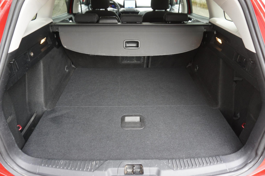 Ford FOCUS Wagon 1.0 EcoB. Hybrid Titanium X /Nwe All-Season banden /Trekhaak/WinterPack.