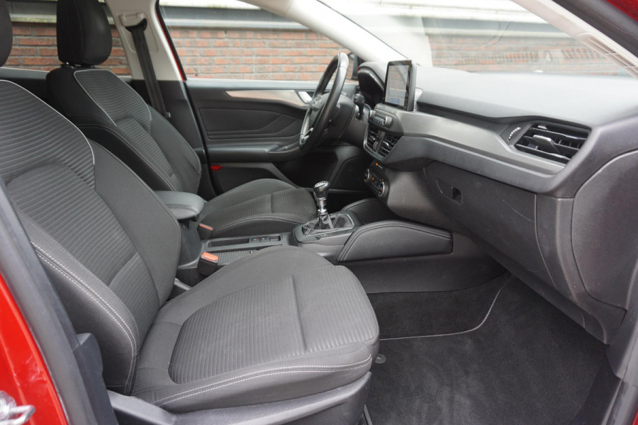 Ford FOCUS Wagon 1.0 EcoB. Hybrid Titanium X /Nwe All-Season banden /Trekhaak/WinterPack.