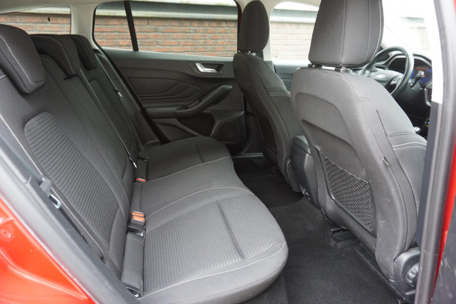 Ford FOCUS Wagon 1.0 EcoB. Hybrid Titanium X /Nwe All-Season banden /Trekhaak/WinterPack.