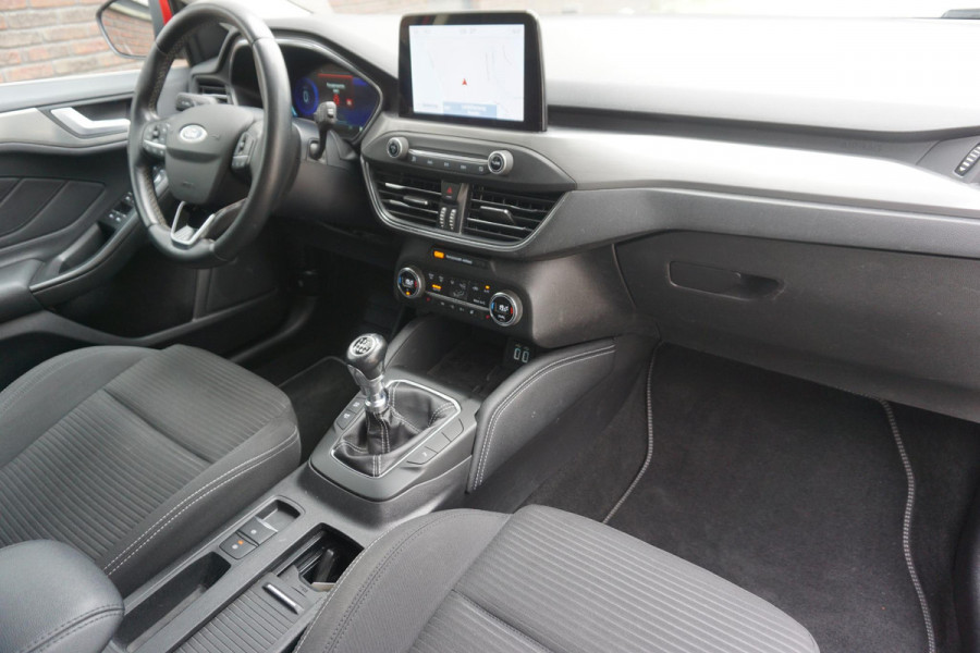 Ford FOCUS Wagon 1.0 EcoB. Hybrid Titanium X /Nwe All-Season banden /Trekhaak/WinterPack.