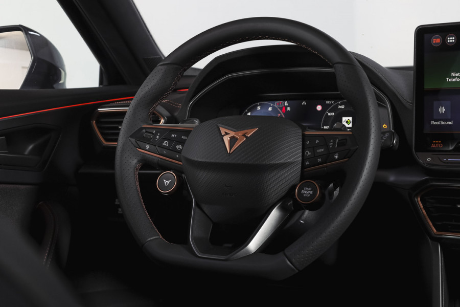 CUPRA Formentor 1.5 TSI e-Hybrid 204 PK Business | S/K-Panodak | Matrix Led | Elek Trekhaak | Dig. Cockpit | Adapt. Cruise | Stoel-+Stuurverw. | PDC | Camera | App. Connect | ECC | Elek. Klep | LM 19" | 8592