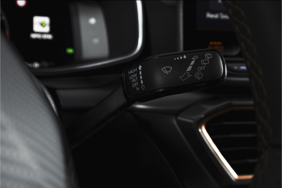 CUPRA Formentor 1.5 TSI e-Hybrid 204 PK Business | S/K-Panodak | Matrix Led | Elek Trekhaak | Dig. Cockpit | Adapt. Cruise | Stoel-+Stuurverw. | PDC | Camera | App. Connect | ECC | Elek. Klep | LM 19" | 8592