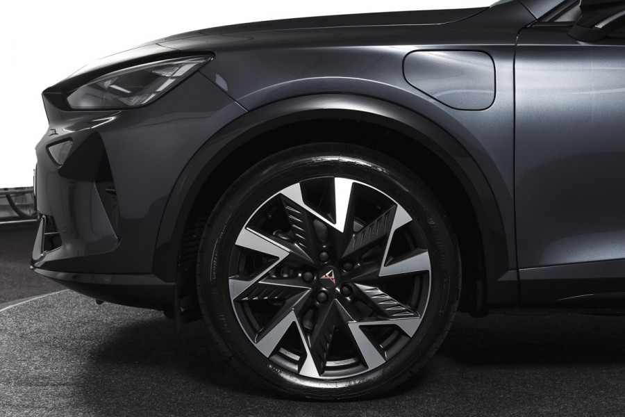 CUPRA Formentor 1.5 TSI e-Hybrid 204 PK Business | S/K-Panodak | Matrix Led | Elek Trekhaak | Dig. Cockpit | Adapt. Cruise | Stoel-+Stuurverw. | PDC | Camera | App. Connect | ECC | Elek. Klep | LM 19" | 8592
