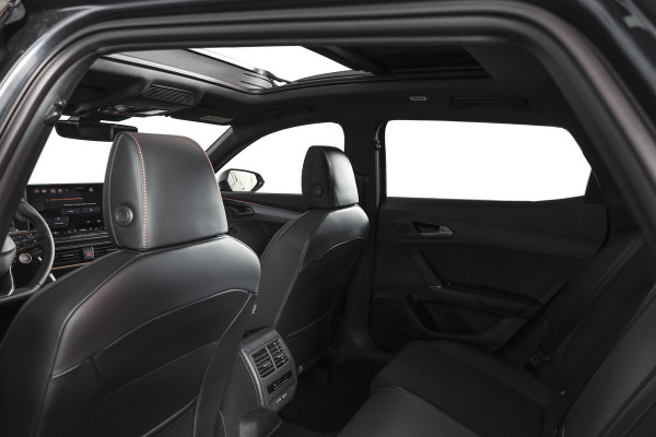 CUPRA Formentor 1.5 TSI e-Hybrid 204 PK Business | S/K-Panodak | Matrix Led | Elek Trekhaak | Dig. Cockpit | Adapt. Cruise | Stoel-+Stuurverw. | PDC | Camera | App. Connect | ECC | Elek. Klep | LM 19" | 8592