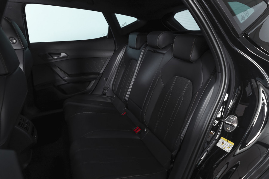 CUPRA Formentor 1.5 TSI e-Hybrid 204 PK Business | S/K-Panodak | Matrix Led | Elek Trekhaak | Dig. Cockpit | Adapt. Cruise | Stoel-+Stuurverw. | PDC | Camera | App. Connect | ECC | Elek. Klep | LM 19" | 7059