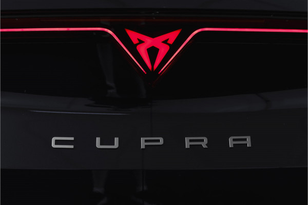 CUPRA Formentor 1.5 TSI e-Hybrid 204 PK Business | S/K-Panodak | Matrix Led | Elek Trekhaak | Dig. Cockpit | Adapt. Cruise | Stoel-+Stuurverw. | PDC | Camera | App. Connect | ECC | Elek. Klep | LM 19" | 7059