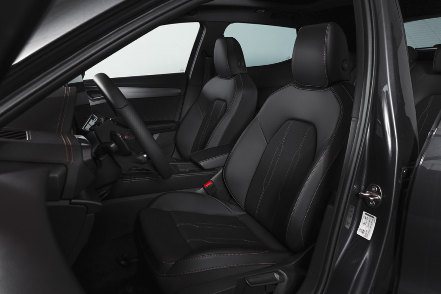 CUPRA Formentor 1.5 TSI e-Hybrid 204 PK Business | S/K-Panodak | Matrix Led | Elek Trekhaak | Dig. Cockpit | Adapt. Cruise | Stoel-+Stuurverw. | PDC | Camera | App. Connect | ECC | Elek. Klep | LM 19" | 8994