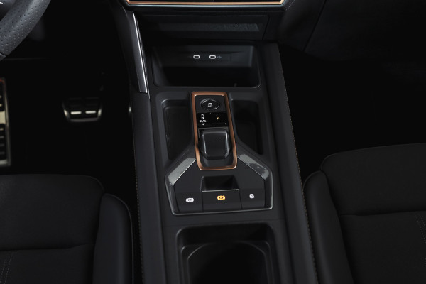 CUPRA Formentor 1.5 TSI e-Hybrid 204 PK Business | S/K-Panodak | Matrix Led | Elek Trekhaak | Dig. Cockpit | Adapt. Cruise | Stoel-+Stuurverw. | PDC | Camera | App. Connect | ECC | Elek. Klep | LM 19" | 8994