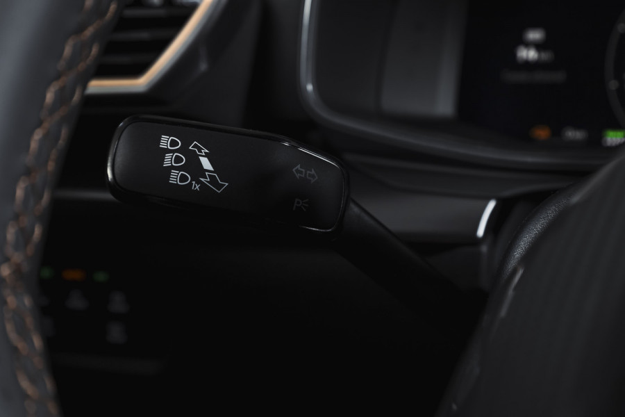 CUPRA Formentor 1.5 TSI e-Hybrid 204 PK Business | S/K-Panodak | Matrix Led | Elek Trekhaak | Dig. Cockpit | Adapt. Cruise | Stoel-+Stuurverw. | PDC | Camera | App. Connect | ECC | Elek. Klep | LM 19" | 8994