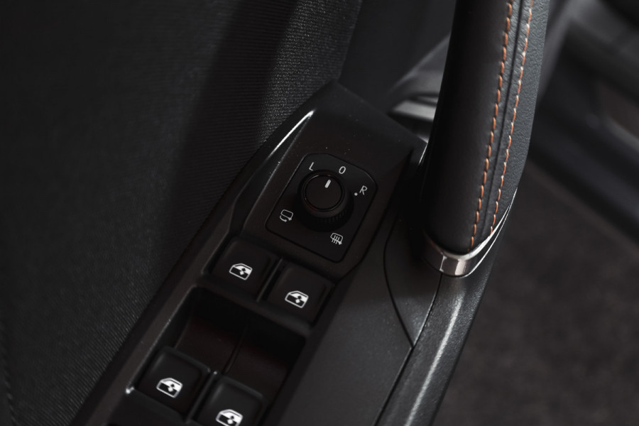 CUPRA Formentor 1.5 TSI e-Hybrid 204 PK Business | S/K-Panodak | Matrix Led | Elek Trekhaak | Dig. Cockpit | Adapt. Cruise | Stoel-+Stuurverw. | PDC | Camera | App. Connect | ECC | Elek. Klep | LM 19" | 8994
