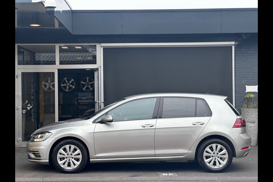 Volkswagen Golf 1.6 TDI Comfortline Business MASSAGE / CARPLAY / NAVI / ACC