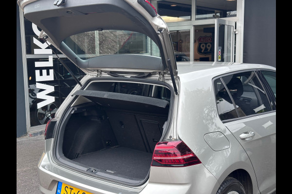 Volkswagen Golf 1.6 TDI Comfortline Business MASSAGE / CARPLAY / NAVI / ACC