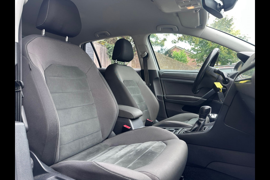 Volkswagen Golf 1.6 TDI Comfortline Business MASSAGE / CARPLAY / NAVI / ACC