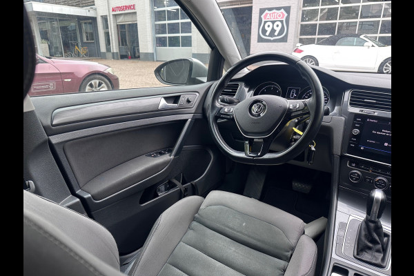 Volkswagen Golf 1.6 TDI Comfortline Business MASSAGE / CARPLAY / NAVI / ACC