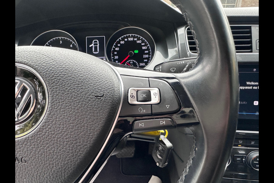 Volkswagen Golf 1.6 TDI Comfortline Business MASSAGE / CARPLAY / NAVI / ACC