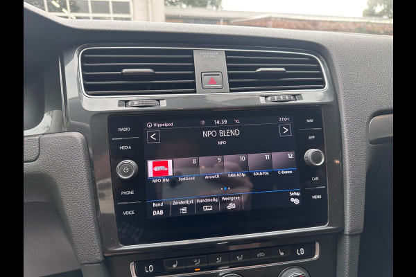 Volkswagen Golf 1.6 TDI Comfortline Business MASSAGE / CARPLAY / NAVI / ACC