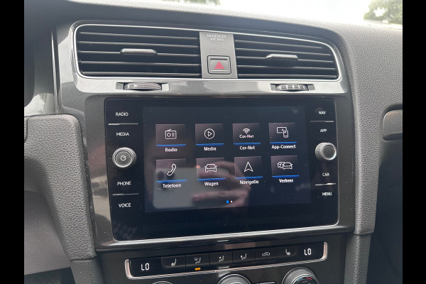 Volkswagen Golf 1.6 TDI Comfortline Business MASSAGE / CARPLAY / NAVI / ACC