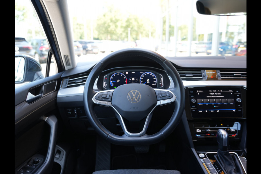 Volkswagen Passat Variant 1.5 TSI Business | Draadloze telefoonlader | Apple Carplay | Achteruitrijcamera |