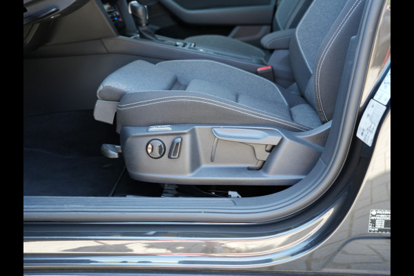 Volkswagen Passat Variant 1.5 TSI Business | Draadloze telefoonlader | Apple Carplay | Achteruitrijcamera |